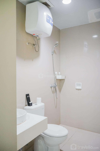 Bathroom 4, Highest Value 1BR at Tree Park BSD By Travelio, Tangerang Selatan