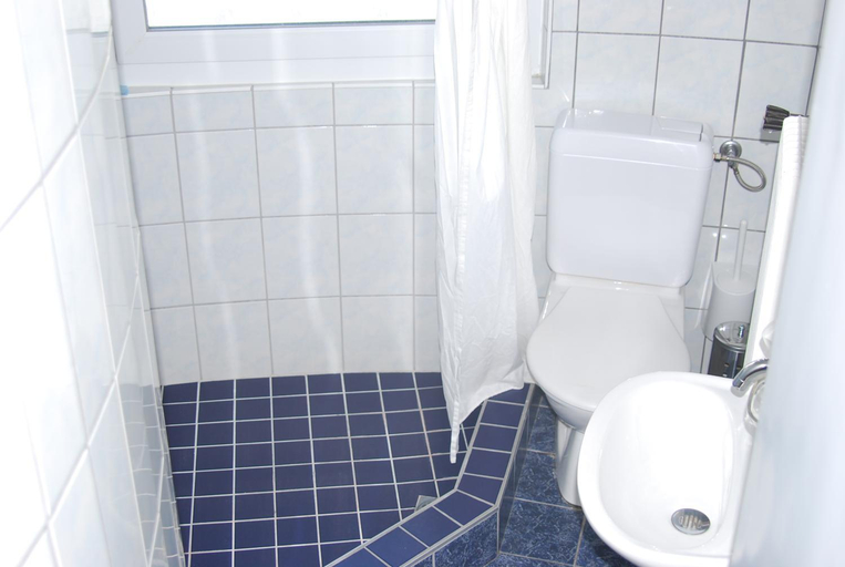 Bathroom 3, Hotel Restaurant Monte Leone, Brig