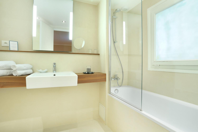 Bathroom 4, Maison Axel Opera, Paris