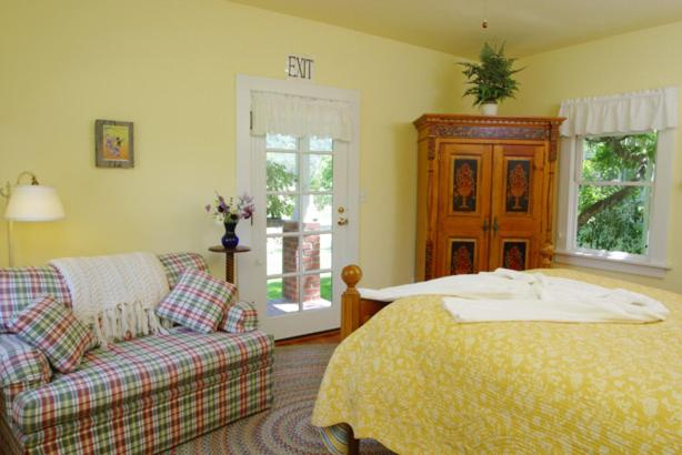 Others 5, Bear Flag Inn, Napa