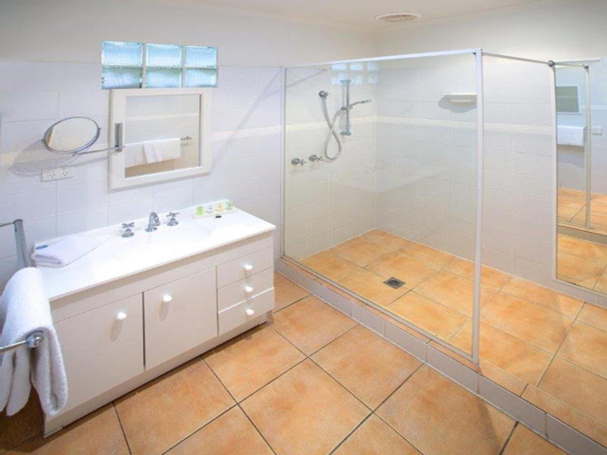 Bathroom 8