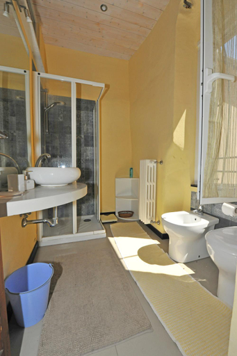 Bathroom 11