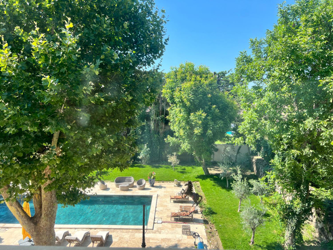 Others 2, Villa Pauline, Vaucluse
