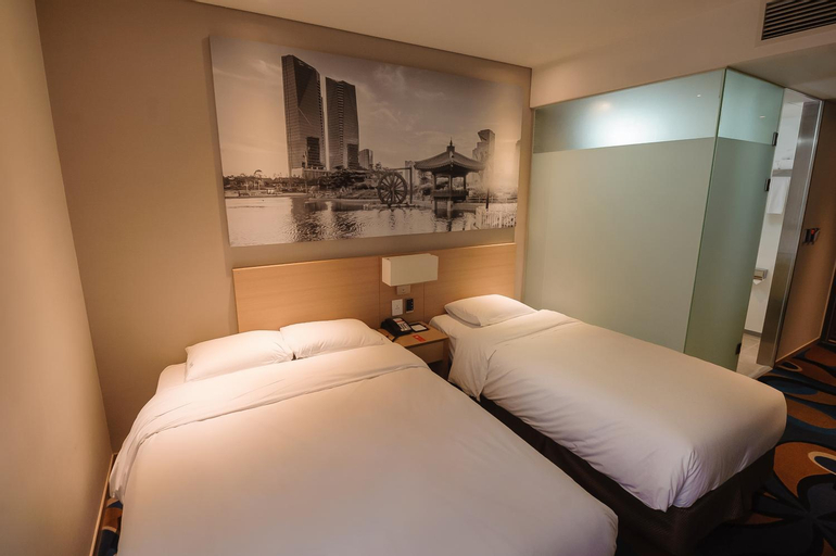 Bedroom 12