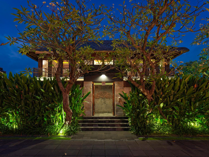 Exterior 2