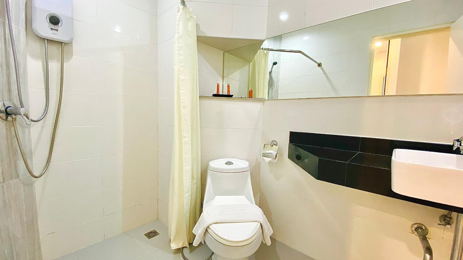 Bathroom 9