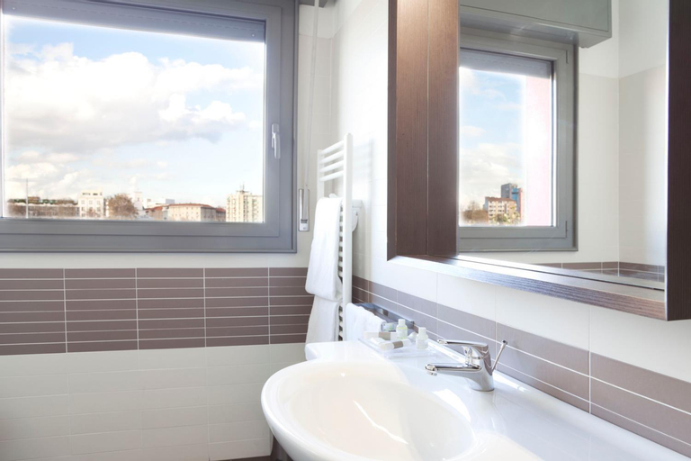 Bathroom 4