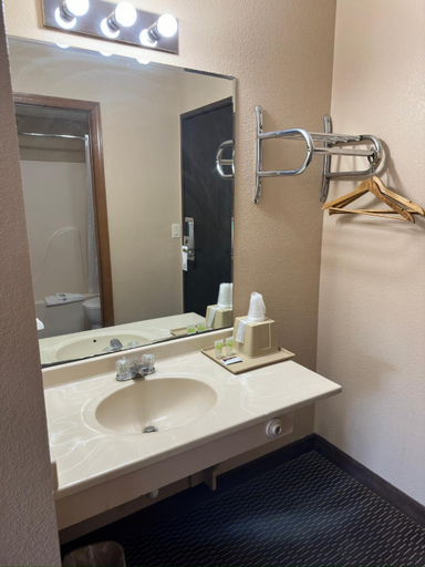 Bathroom 3, Eco-Lux Inn Norfolk, Madison