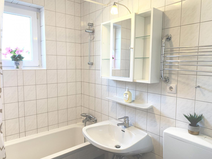 Bathroom, Mountain View 1-Bedroom Apartment-Top 1, Zell am See