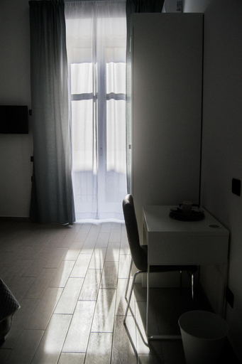 Others 2, Civico 7, Napoli