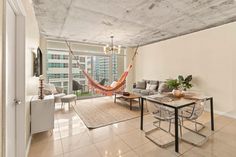 Others 2, Urban Retreat, Pool and steps to Midtown Shops, Miami-Dade