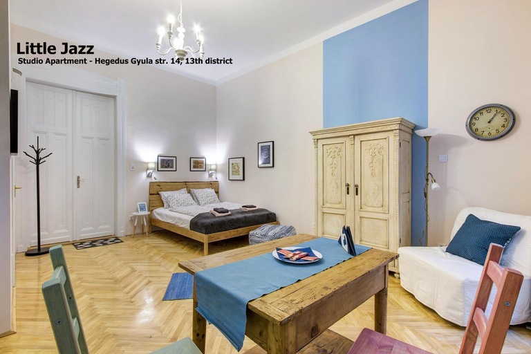 Bedroom, Little Americas Concert Hall Apartments, Budapesti