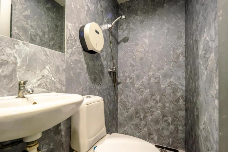 Bathroom 5, K Hotel 1515, Singapura
