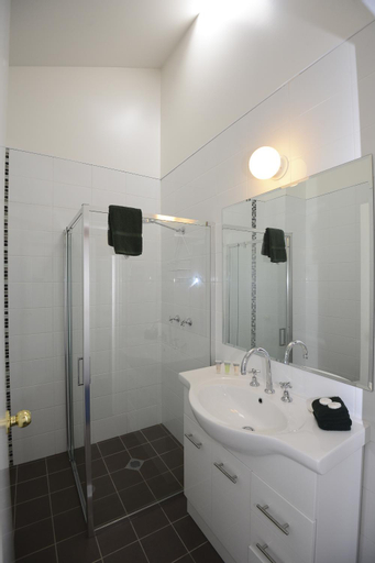 Bathroom 7