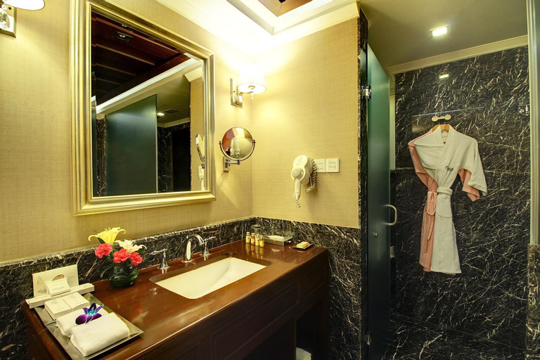 Bathroom 20