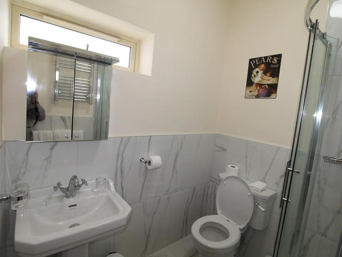 Bathroom 3, The Post House