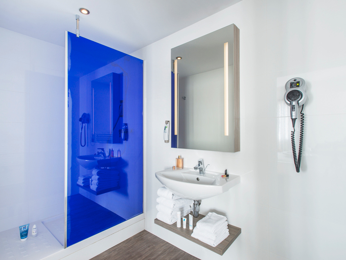 Bathroom 3, ibis Styles Saint Gilles Croix de Vie, Vendée