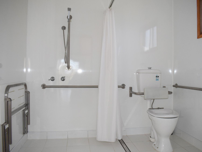 Bathroom, Cohuna Waterfront Holiday Park, Gannawarra
