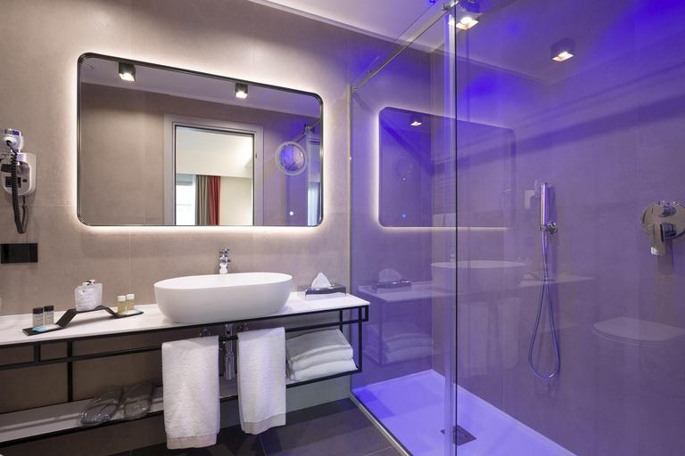 Bathroom 2, iQ Hotel Firenze, Florence