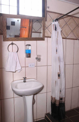 Bathroom 3, Cabañas Lunas del Poas, Poás