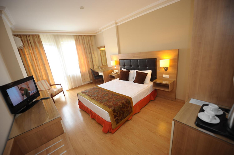 Bedroom 2, Suite Laguna Hotel, Antalya