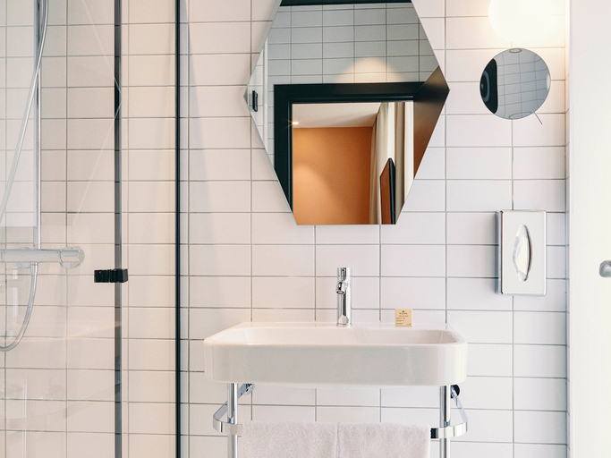 Bathroom 5, Hotel Mercure Marseille Canebière, Bouches-du-Rhône