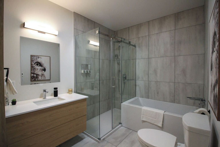 Bathroom 3, Le 800, Les Laurentides