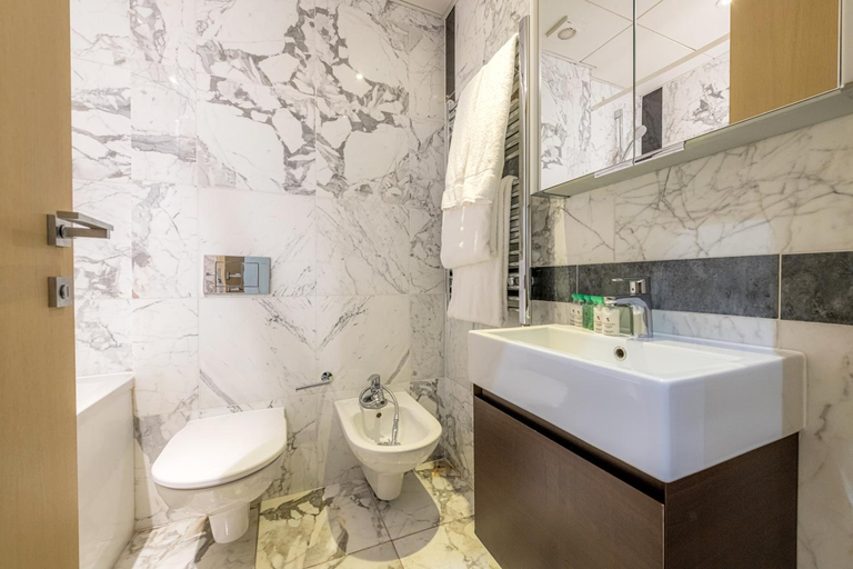 Bathroom 10