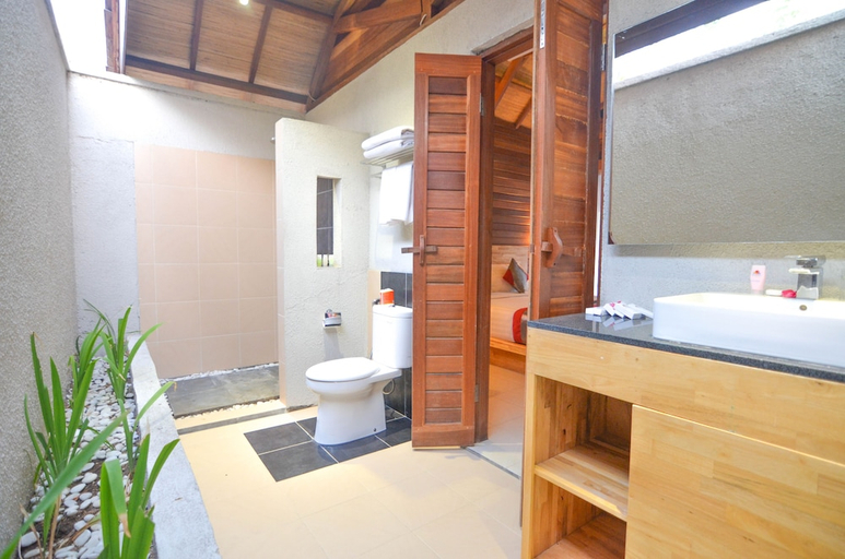 Bathroom 4, Gili Air Lagoon Resort By Waringin Hopitality, Lombok
