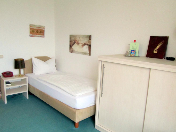 Bedroom 2, Land-gut-Hotel Lohmann, Warendorf