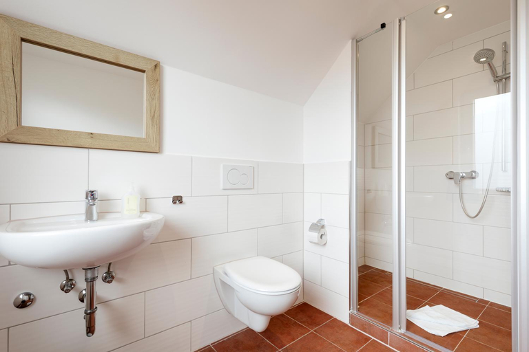 Bathroom 3, Helgolandia Apartments, Pinneberg
