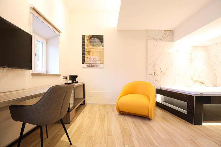 Others 5, Municipio Luxury Suite, Napoli