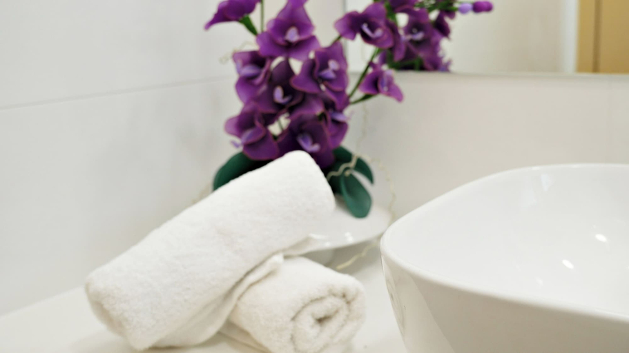 Bathroom 4, Gallery Hotel Manjimup, Manjimup