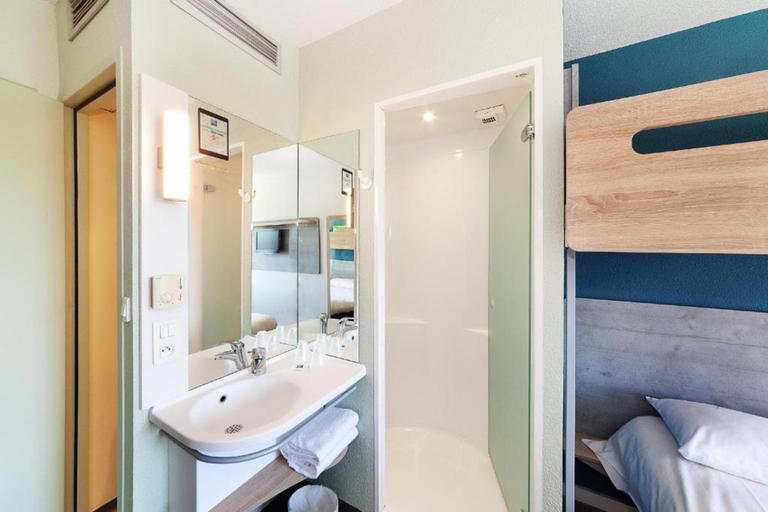 Bathroom 5, ibis budget Saint Gaudens, Haute-Garonne