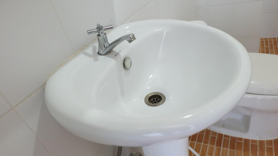 Bathroom 12