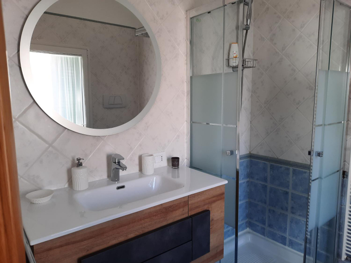 Others 5, B&B Ninedda, Bari