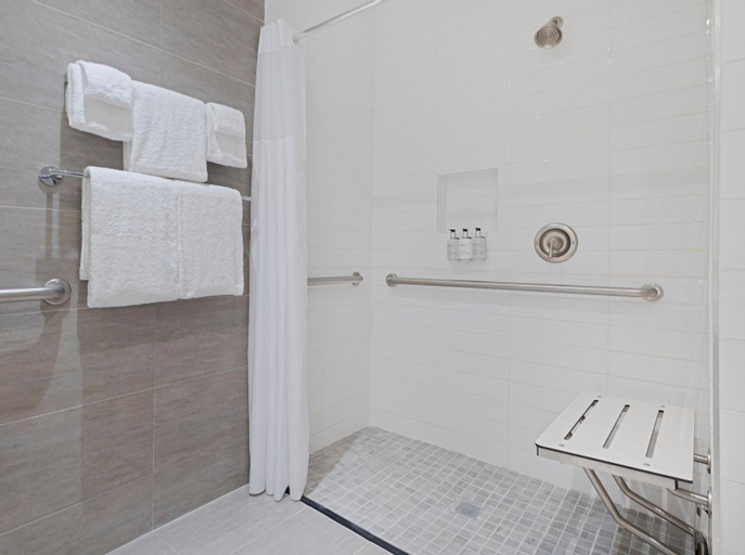 Bathroom 12
