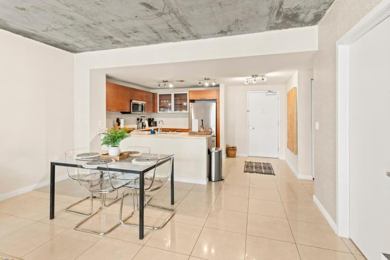 Others 3, Urban Retreat, Pool and steps to Midtown Shops, Miami-Dade