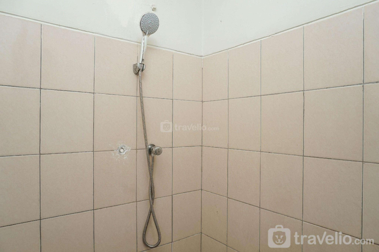 Bathroom, Stay @ Studio Pakubuwono Terrace Apt By Travelio, South Jakarta