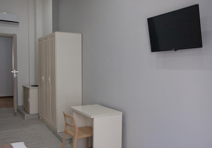 Others 5, Brilliant Room, Trieste