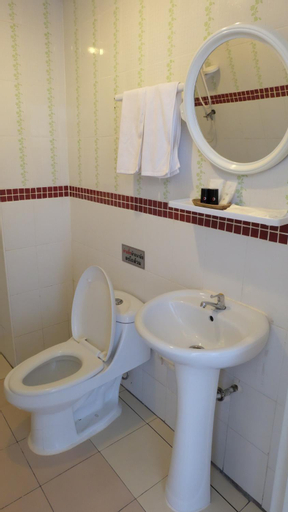 Bathroom 8