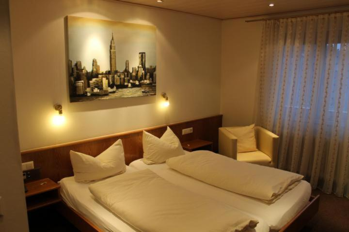 Bedroom 2, Hotel Garni Krone, Göppingen