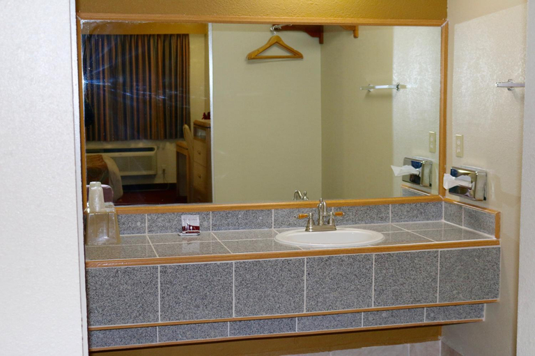 Bathroom 2, Budget Inn On Historic Route 66, Barstow, San Bernardino