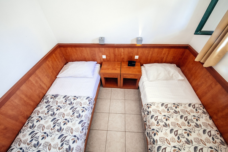 Bedroom 2, ZATON HOLIDAY RESORT, Nin