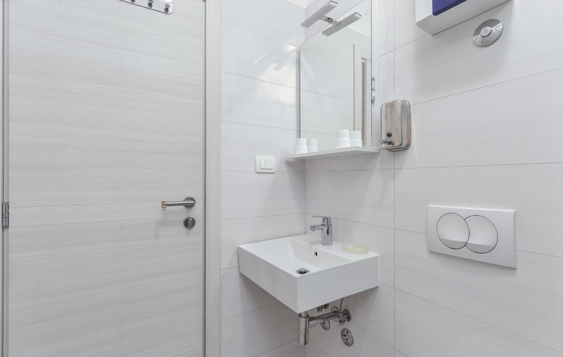 Bathroom 5, Mediterraneo Apartments Mirko, Poreč