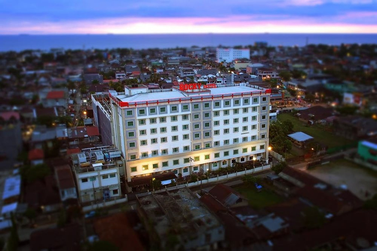 Exterior & Views 14