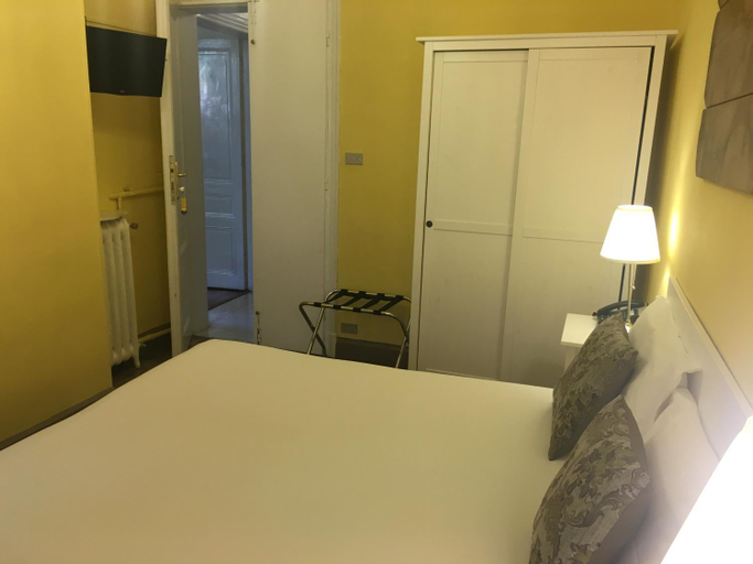 Bedroom 18
