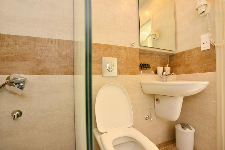 Bathroom 3, Paradise Resort, Peloponnese