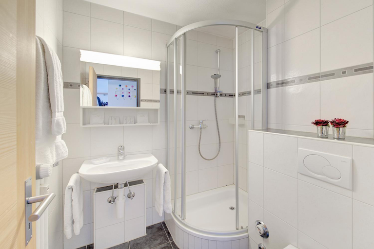 Bathroom 3, Mountain Exposure - Good Value Apartments, Visp