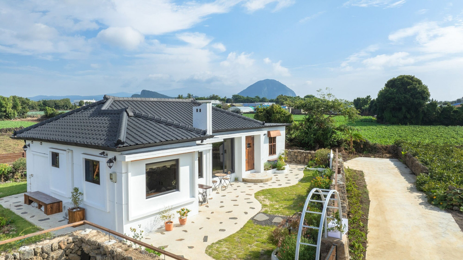 Exterior & Views 2, Jeju Proud Jacuzzi Dokche Pension, Seogwipo